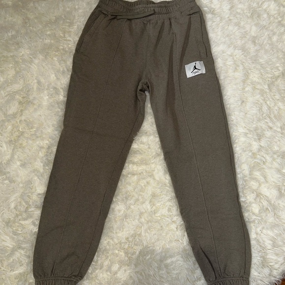 Nike Jordan Joggers - Picture 1 of 2